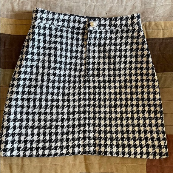 LUXE FUSION 2 PIECE SKIRT SET SIZE SMALL - Picture 7 of 7
